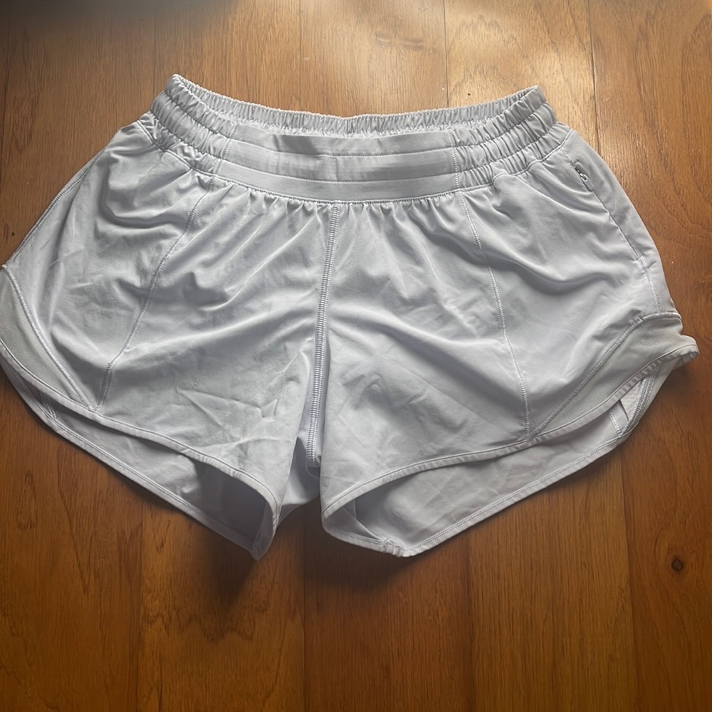 Lululemon Hotty Hot LW 4” light purple Size 6